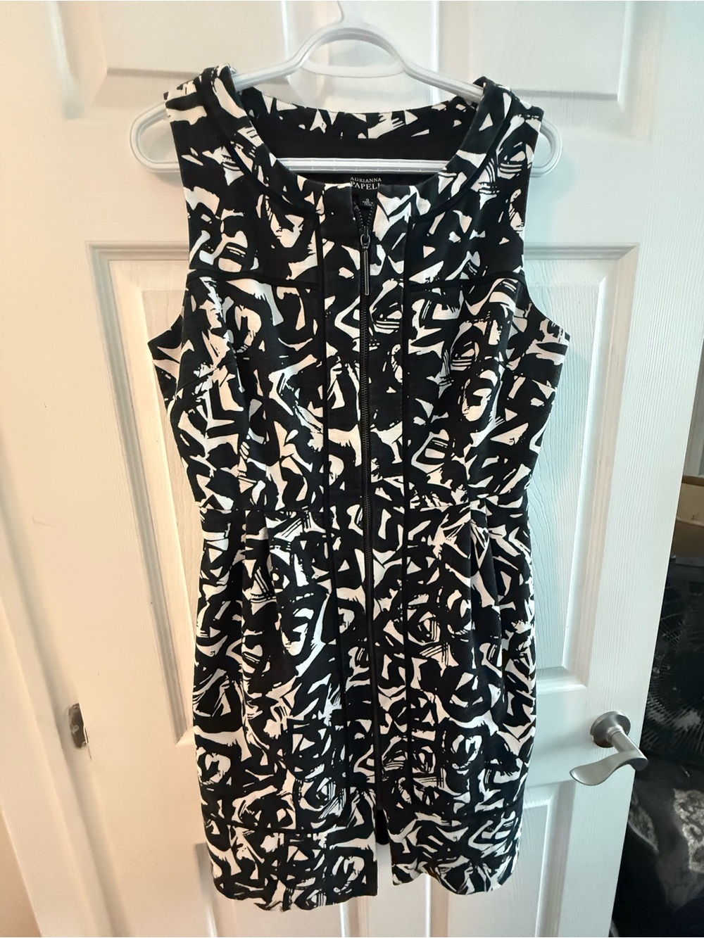 Adrianna Papell Black & White Abstract Print Sleeveless Dress